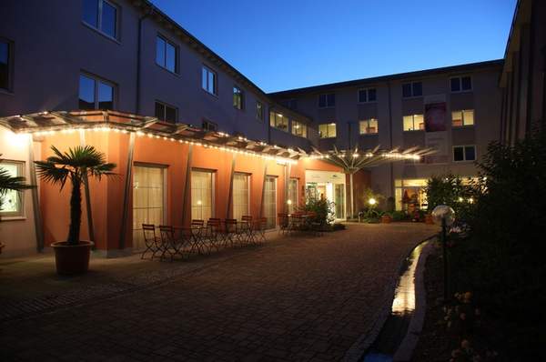 Schwarzwaldhotel Gengenbach Nachtaufnahme Schwarzwaldhotel Gengenbach Nachtaufnahme